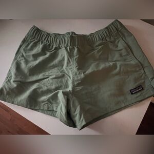 Patagonia barely baggie shorts 2.5 in army green NWT